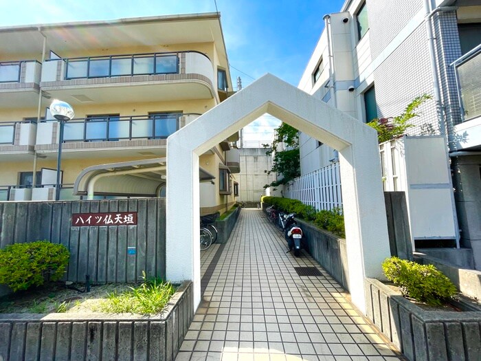 物件外観写真3　(エントランス部分)