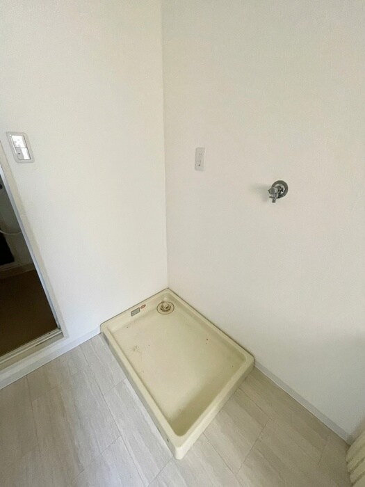 物件内観写真13　(洗濯機置場)