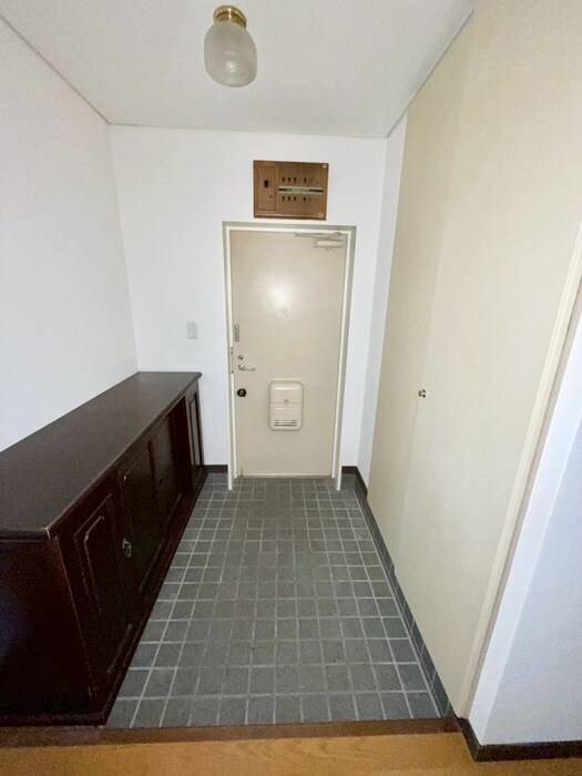 物件内観写真14　(玄関)