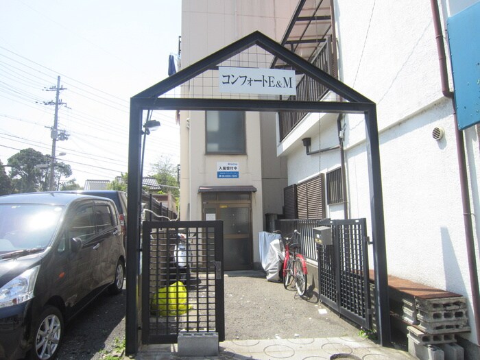 物件外観写真5　(エントランス部分)