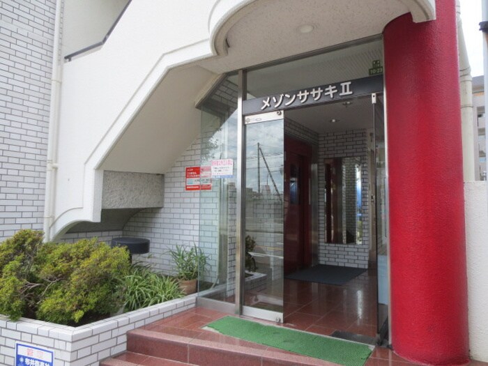 物件外観写真2　(エントランス部分)