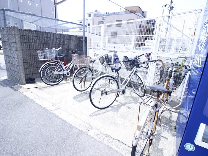 物件外観写真5　(駐輪場)
