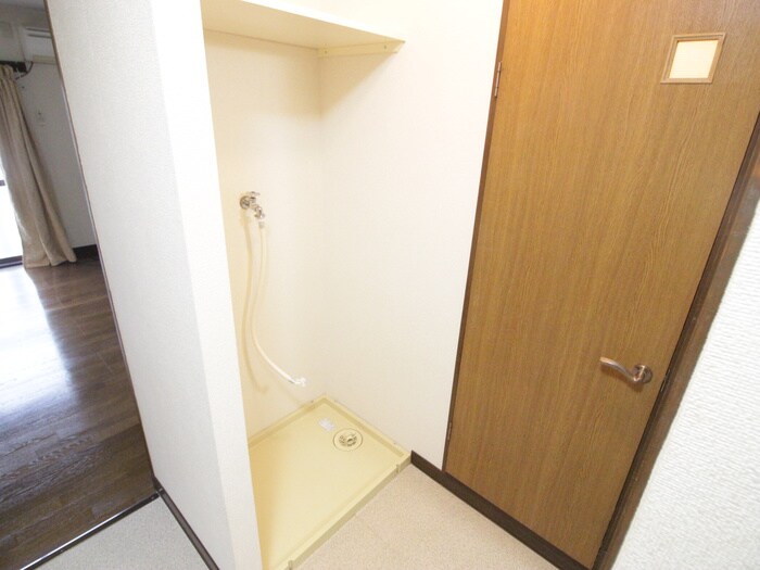 物件内観写真11　(洗濯機置場)