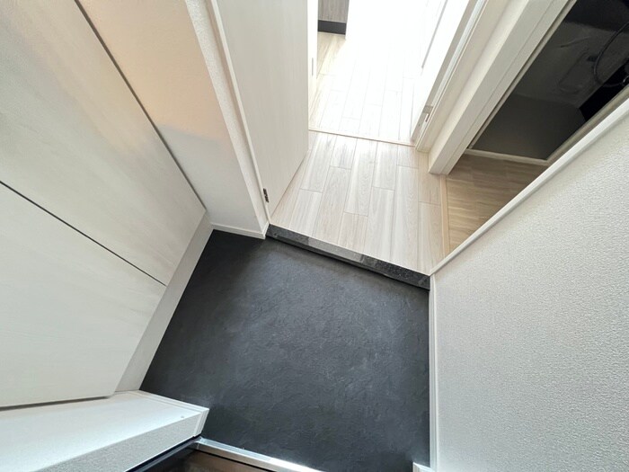 物件内観写真16　(玄関)