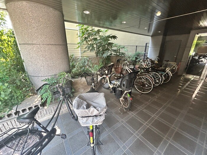 物件外観写真5　(駐輪場)