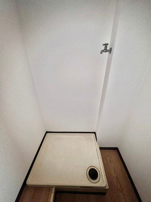 物件内観写真11　(洗濯機置場)