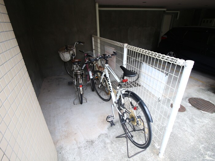 物件外観写真5　(駐輪場)