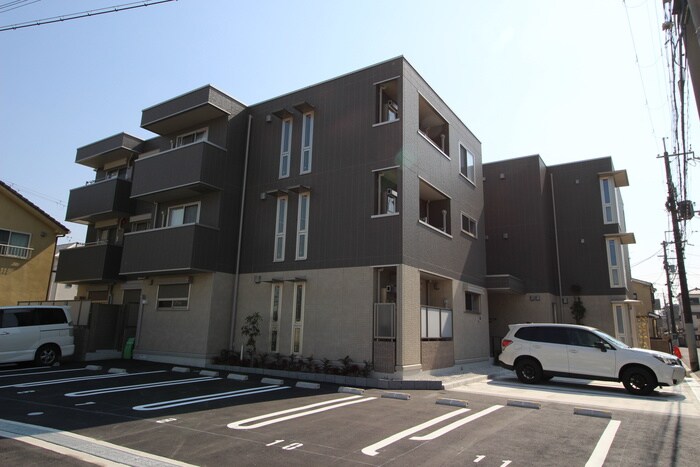 物件外観写真2　(駐車場)