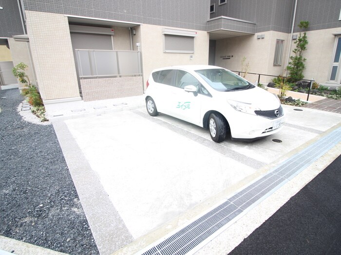 物件外観写真5　(駐車場)