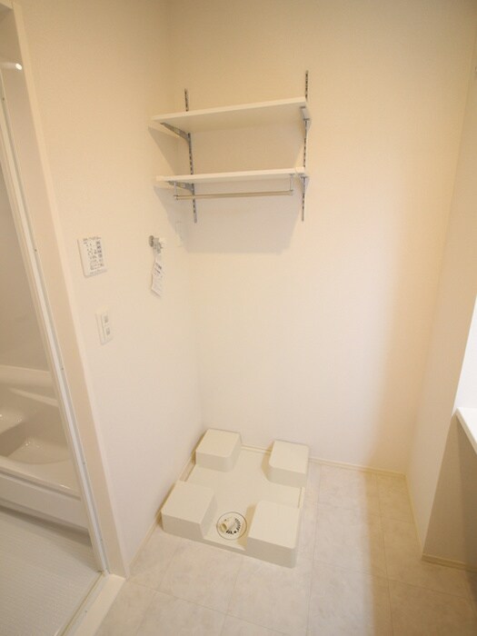 物件内観写真10　(洗濯機置場)