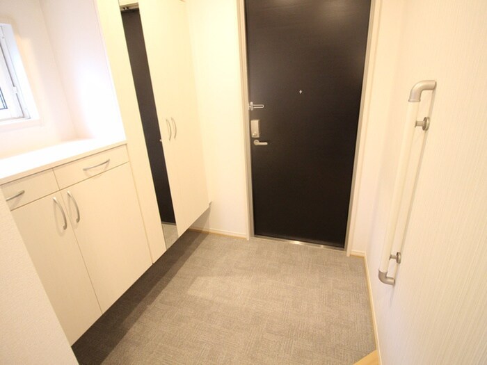 物件内観写真15　(玄関)