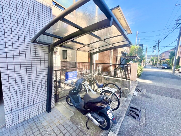 物件外観写真2　(駐輪場)