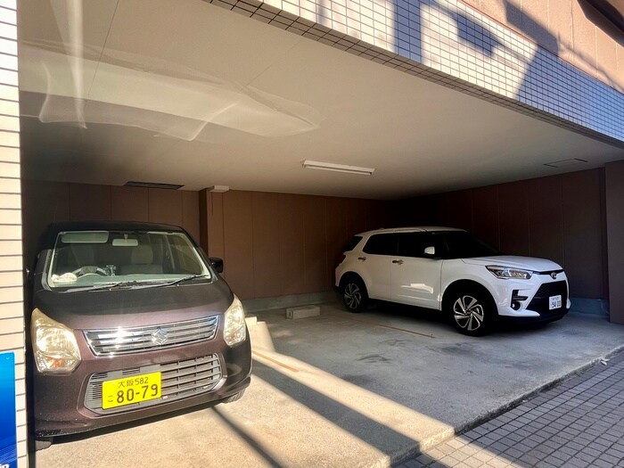 物件外観写真3　(駐車場)