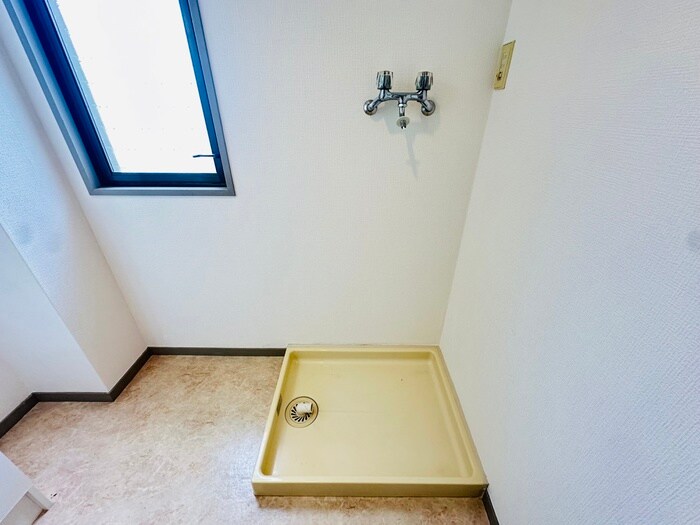 物件内観写真15　(洗濯機置場)