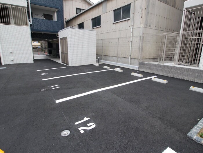 物件外観写真5　(駐車場)
