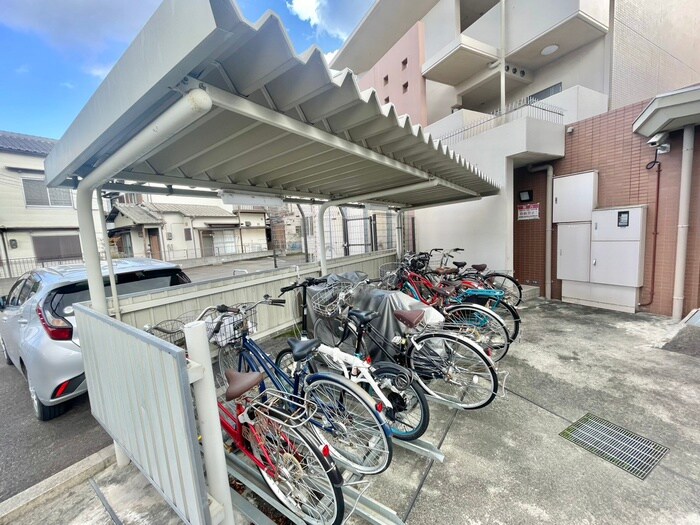物件外観写真3　(駐輪場)