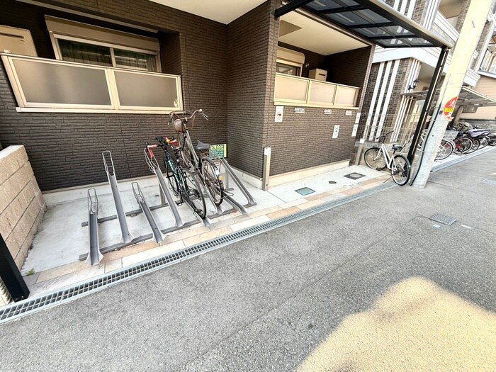 物件外観写真3　(駐輪場)