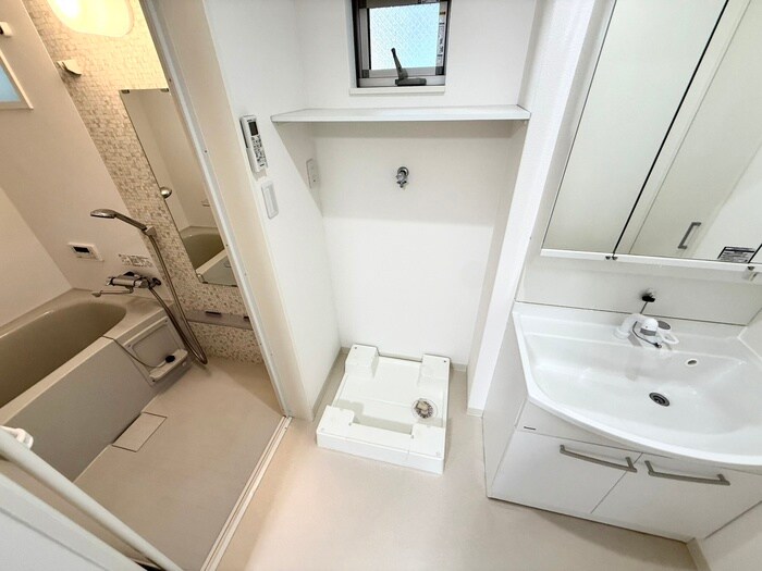 物件内観写真12　(洗濯機置場)