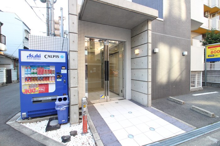 物件外観写真2　(エントランス部分)