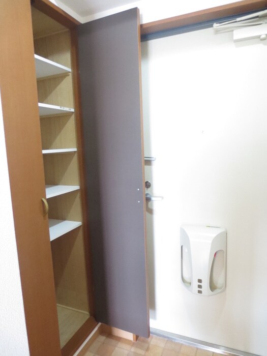 物件内観写真5　(靴箱)