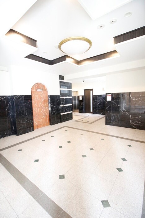 物件外観写真5　(エントランス部分)