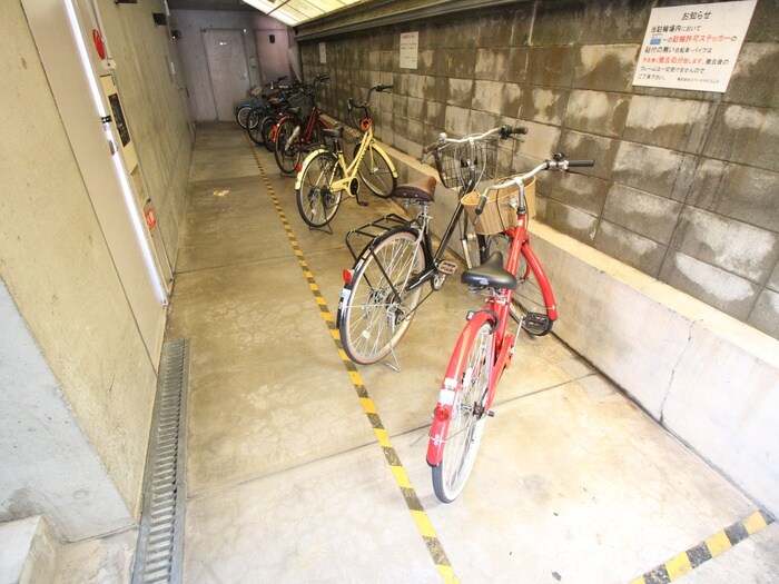 物件外観写真6　(駐輪場)