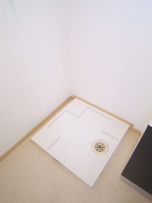 物件内観写真16　(洗濯機置場)