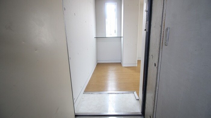 物件内観写真7　(玄関)