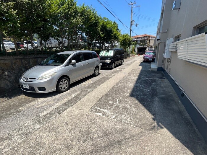 物件外観写真3　(駐車場)