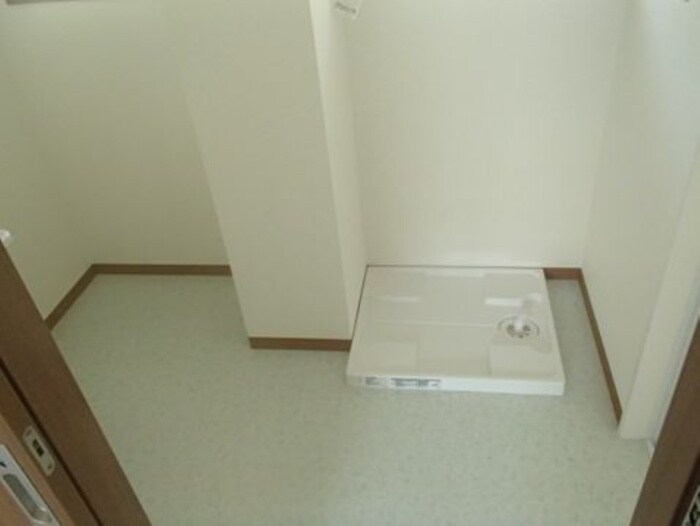 物件内観写真15　(洗濯機置場)