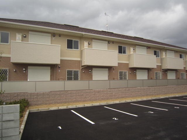 物件外観写真3　(駐車場)