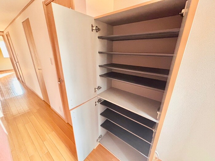 物件内観写真15　(靴箱)