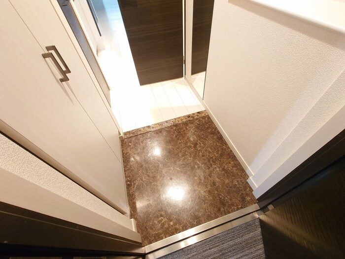 物件内観写真13　(玄関)