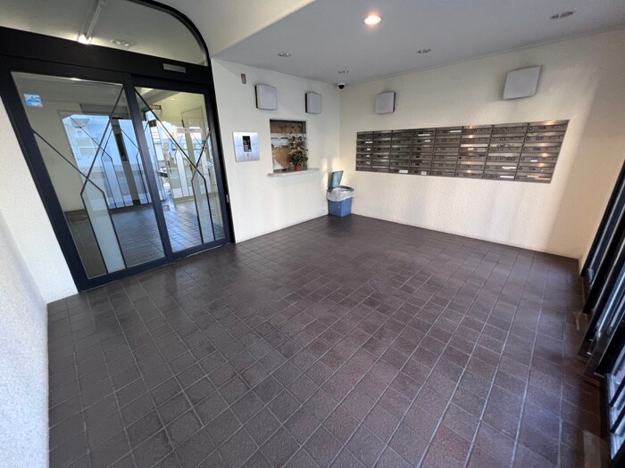 物件外観写真4　(エントランス部分)