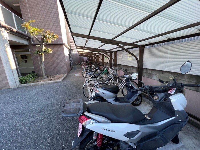 物件外観写真5　(駐輪場)