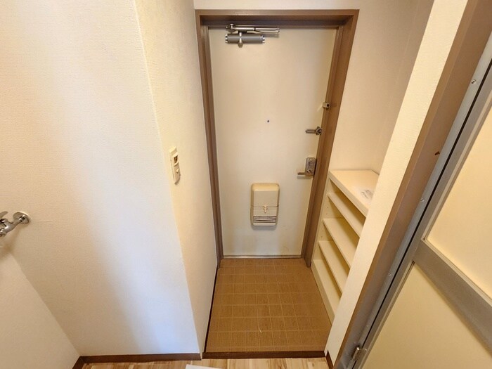 物件内観写真18　(玄関)