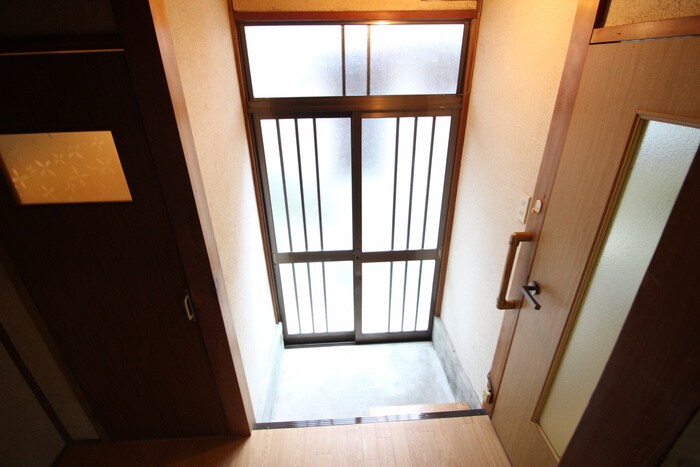 物件内観写真8　(玄関)