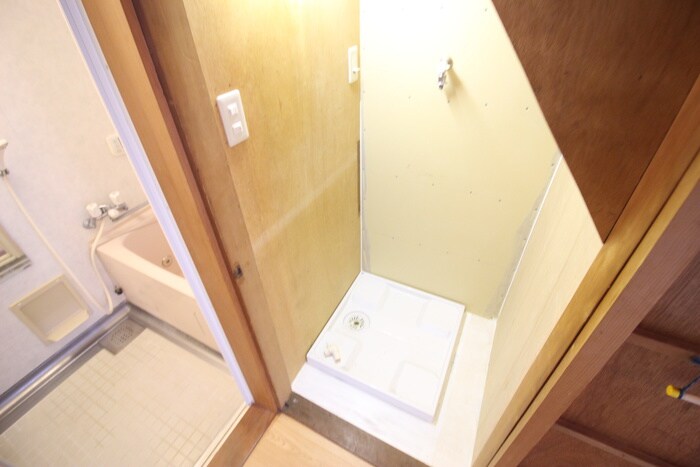 物件内観写真16　(洗濯機置場)