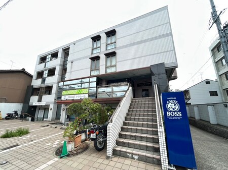 ウエストインコスモ外観写真