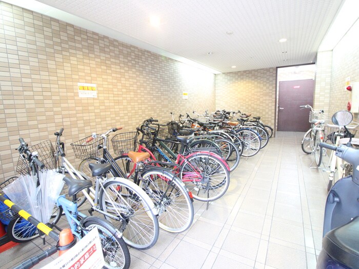 物件外観写真5　(駐輪場)