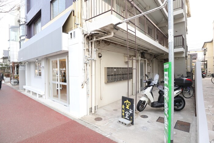 物件外観写真2　(エントランス部分)