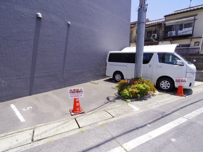物件外観写真5　(駐車場)