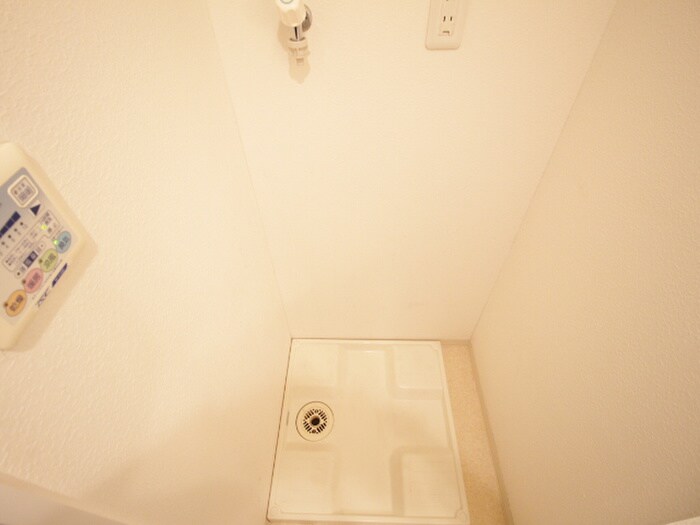 物件内観写真11　(洗濯機置場)