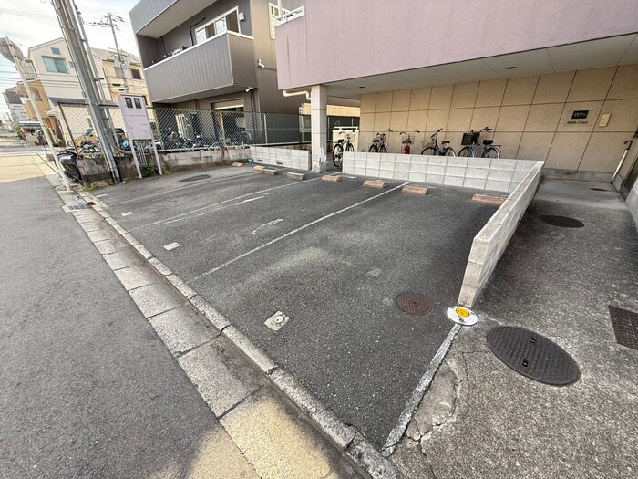 物件外観写真2　(駐車場)