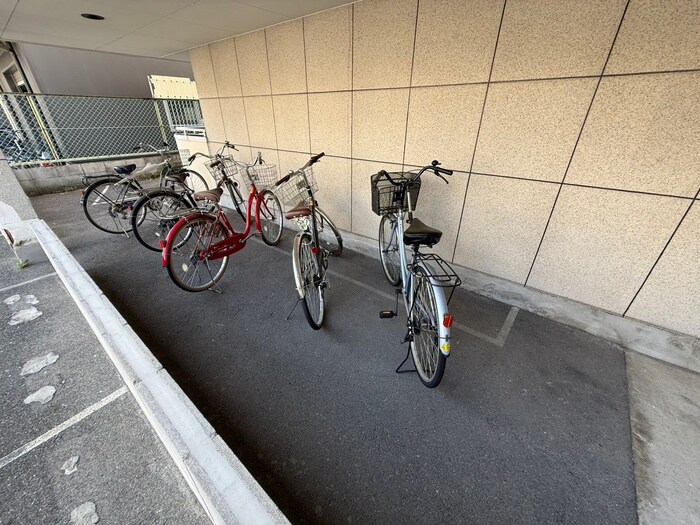 物件外観写真3　(駐輪場)