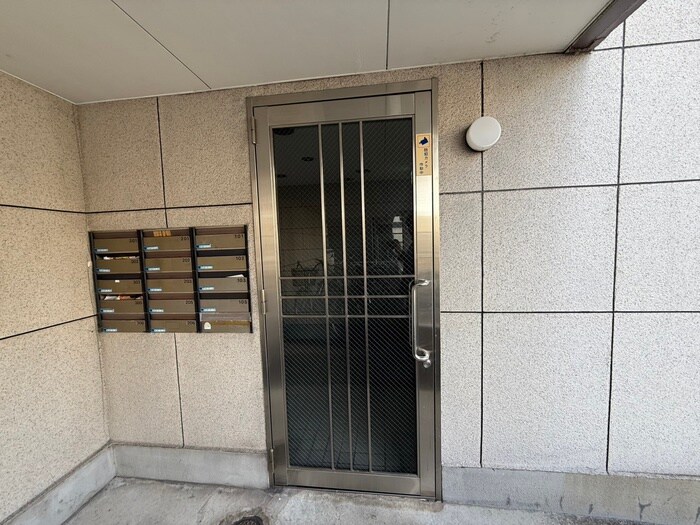 物件外観写真4　(エントランス部分)