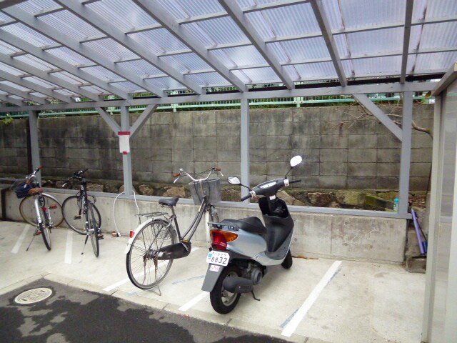 物件外観写真3　(駐輪場)