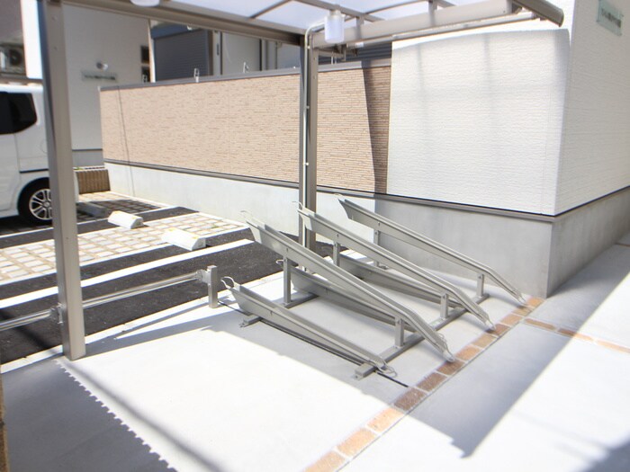 物件外観写真3　(駐輪場)