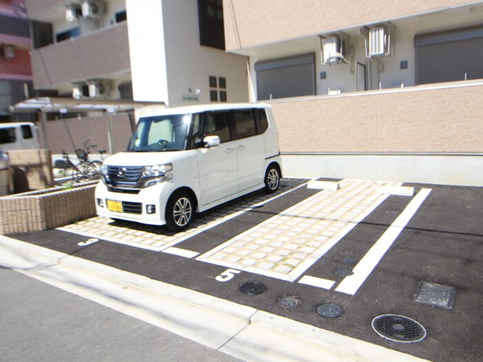物件外観写真4　(駐車場)