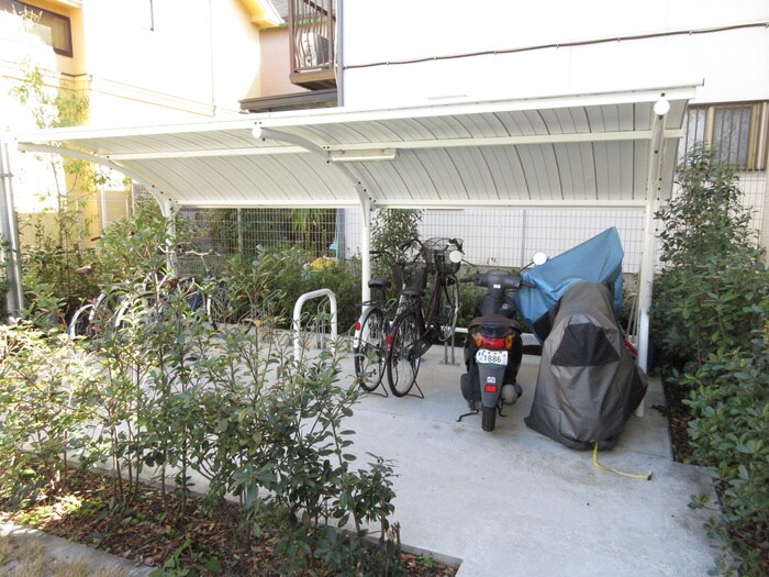 物件外観写真4　(駐輪場)
